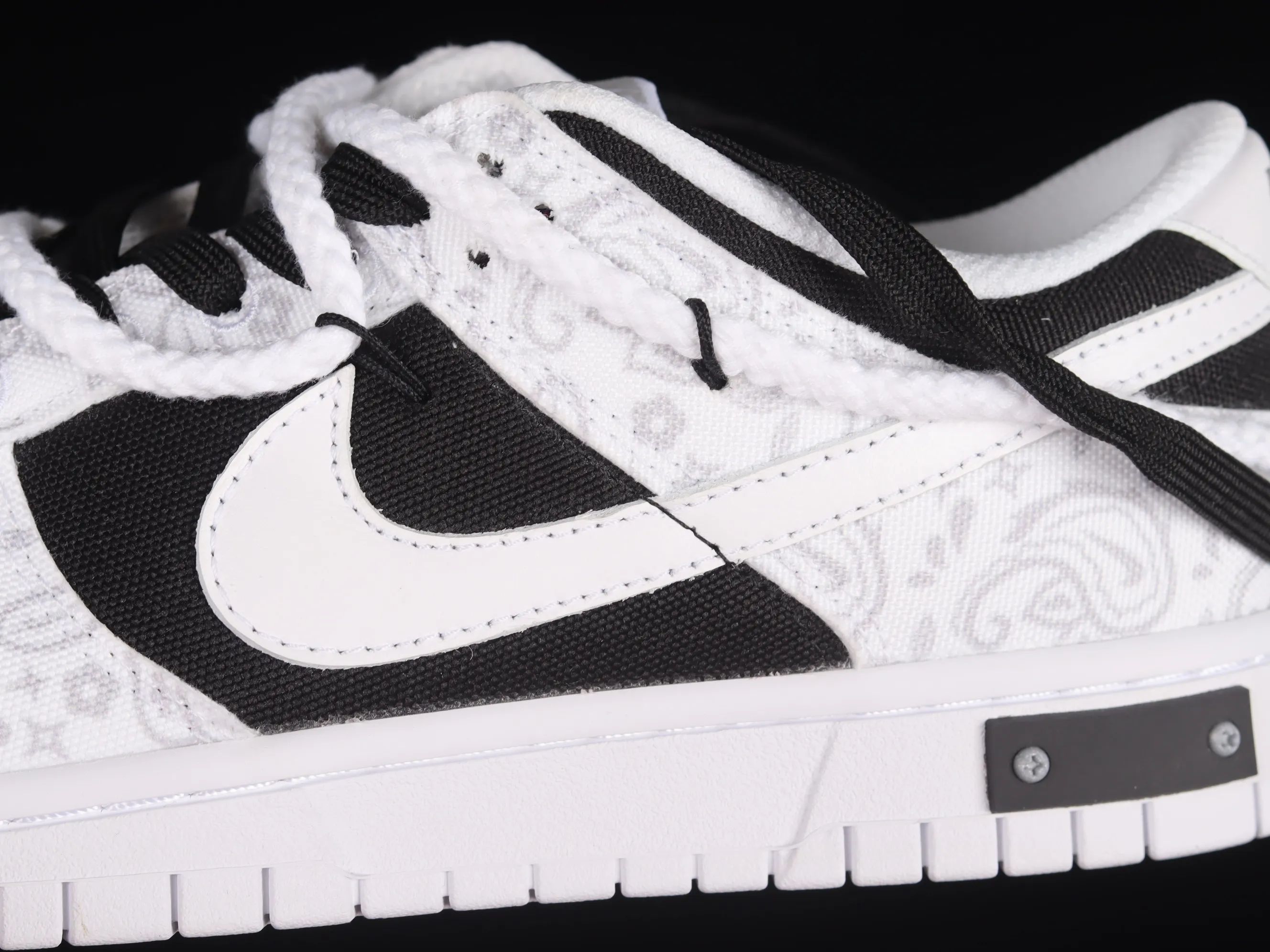 All categories Nk SB Dunk series Nk SB Dunk Low low-top sneakers Nk Dunk Low ESS reverse cashew flower micro industry customized version of deconstructed strap casual sneakers DJ9955-100